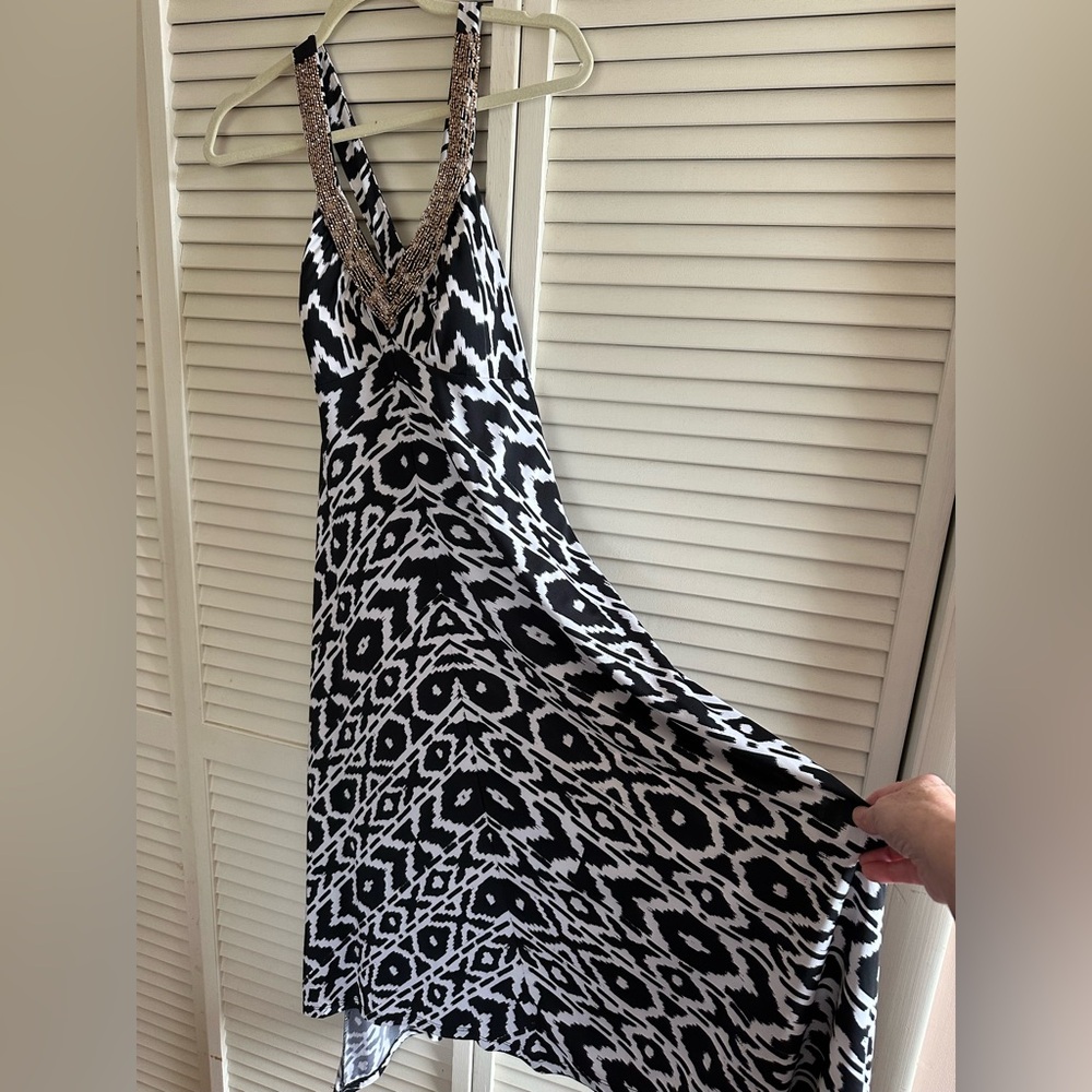 INC International Concepts B&W Sundress. PTP 15”. Dropped Hem on Sides.
